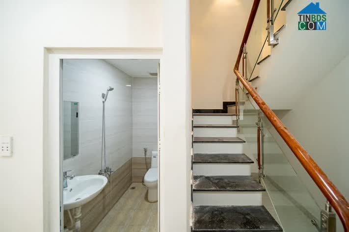 Ảnh Xe ngủ trong nhà CMT8. P5, Tân Bình, 60m2, 3 tầng, mới, ở ngay, hơn 8 tỷ 6