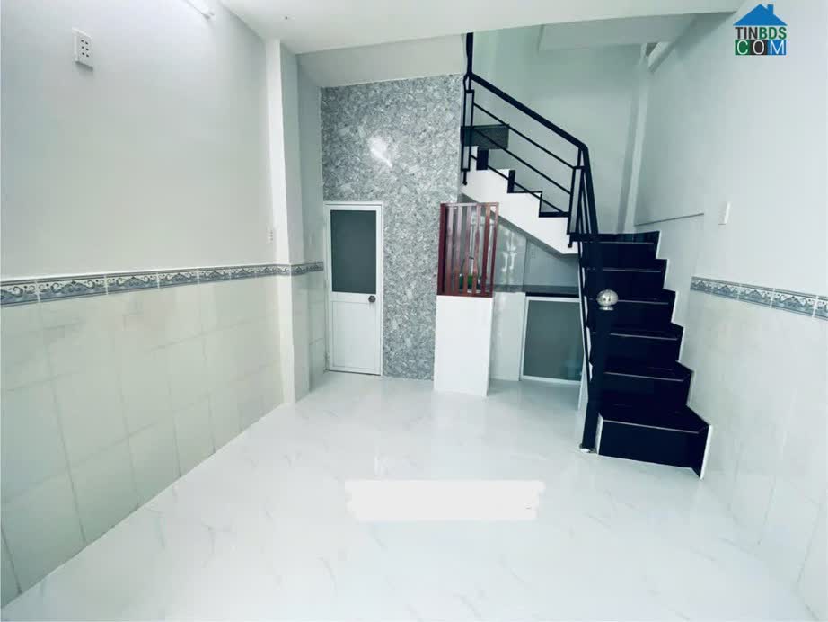 Ảnh Hơn 2 t.ỷ có nhà SHR 3 tầng Lý Thường Kiệt, nở hậu, hẻm 3m thông 3