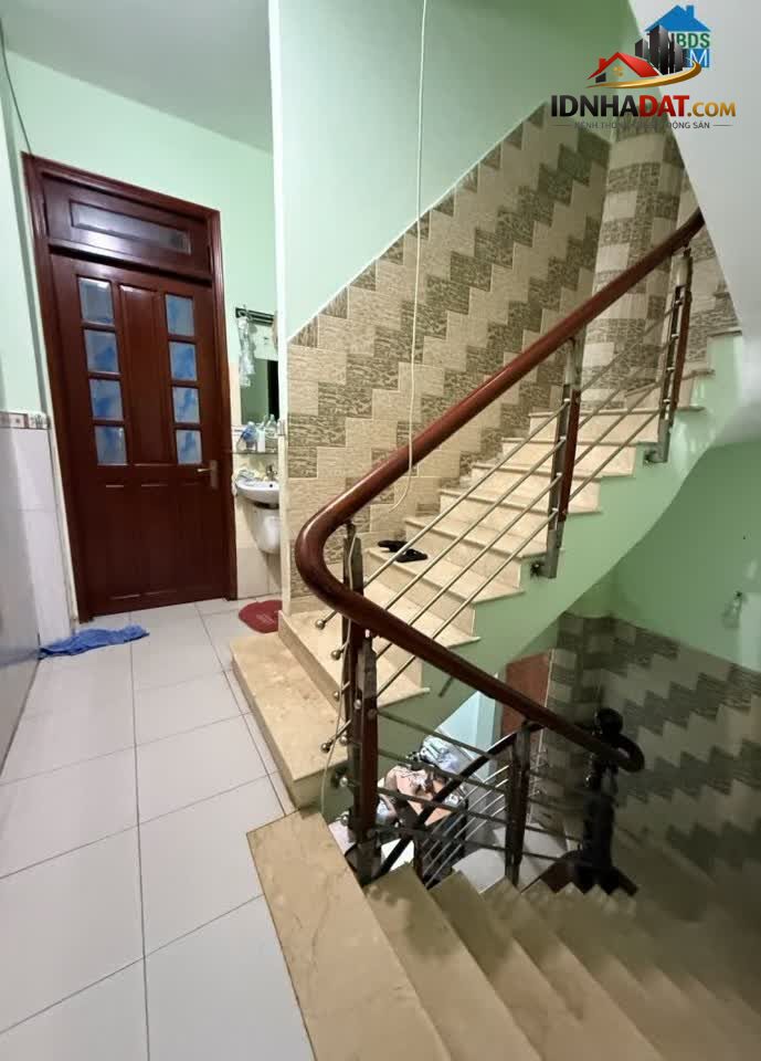 Ảnh Lạc Long Quân P.8 Tân Bình, Ngang 4m, 52m2, 4Tầng 4PN. Chỉ 8.5 tỷ còn thương lượng với Chủ 2