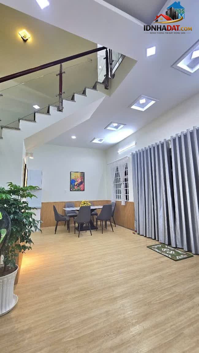 Ảnh Chỉ 4.3 Tỷ Sát Mặt Tiền Lê Văn Quới HXH 38M2 2 Tầng BTCT 2PN 1WC 5