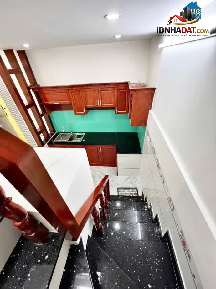 Ảnh Gấp bán nhà 2 tầng ở ngay, full nội thất - 4x10, Đường Vườn Lài, HXH nhỉnh 5 tỷ 2