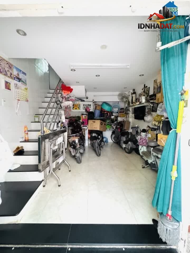 Bán nhà 3 tầng, đường Nguyễn Xuân Khoát, Quận Tân Phú, hẻm xe hơi 8m