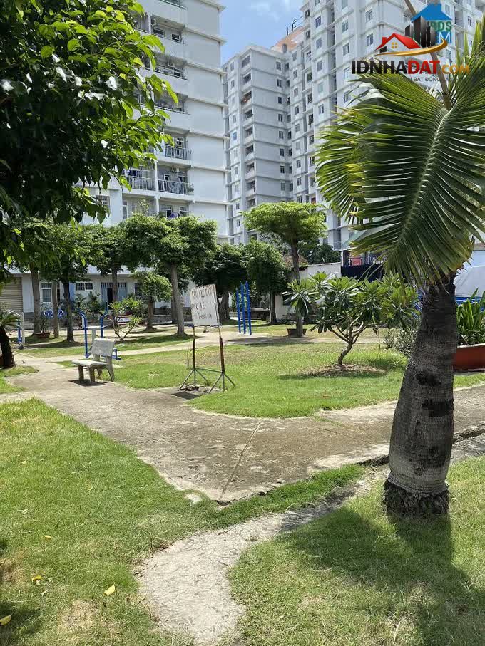 Ảnh Căn hộ được chính chủ ở kỹ, có sổ hồng, cần bán gấp, 68m2, 2PN, 2 ban công 2