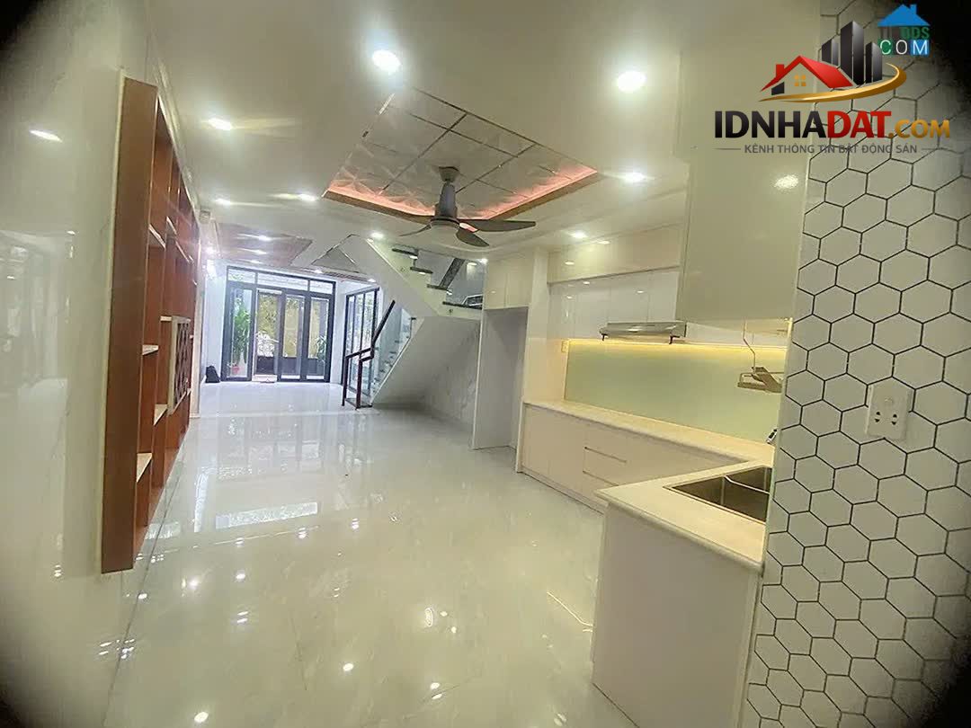 Ảnh 5 tầng, ngang rộng 4.7m, nhà ĐẸP ở ngay, 2 phút ra nhà ga T3 Tân Sơn Nhất, nhỉnh 7 tỉ 2