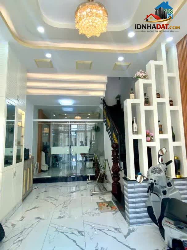 Ảnh ô tô ngủ nhà, 4 tầng MỚI ĐẸP ở ngay, 2 giếng trời, phòng trệt cho GD có người lớn tuổi 2