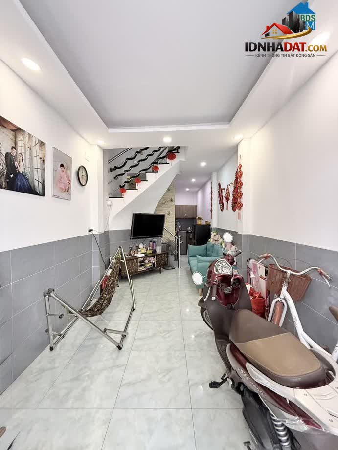 Ảnh Ngay Tên Lửa, Gần Chợ, 30m2, 3 Tầng Giá Chỉ Nhỉnh 3 Tỷ 0