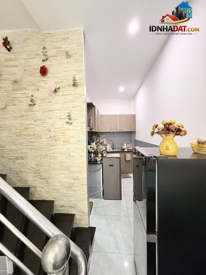 Ảnh Ngay Tên Lửa, Gần Chợ, 30m2, 3 Tầng Giá Chỉ Nhỉnh 3 Tỷ 1