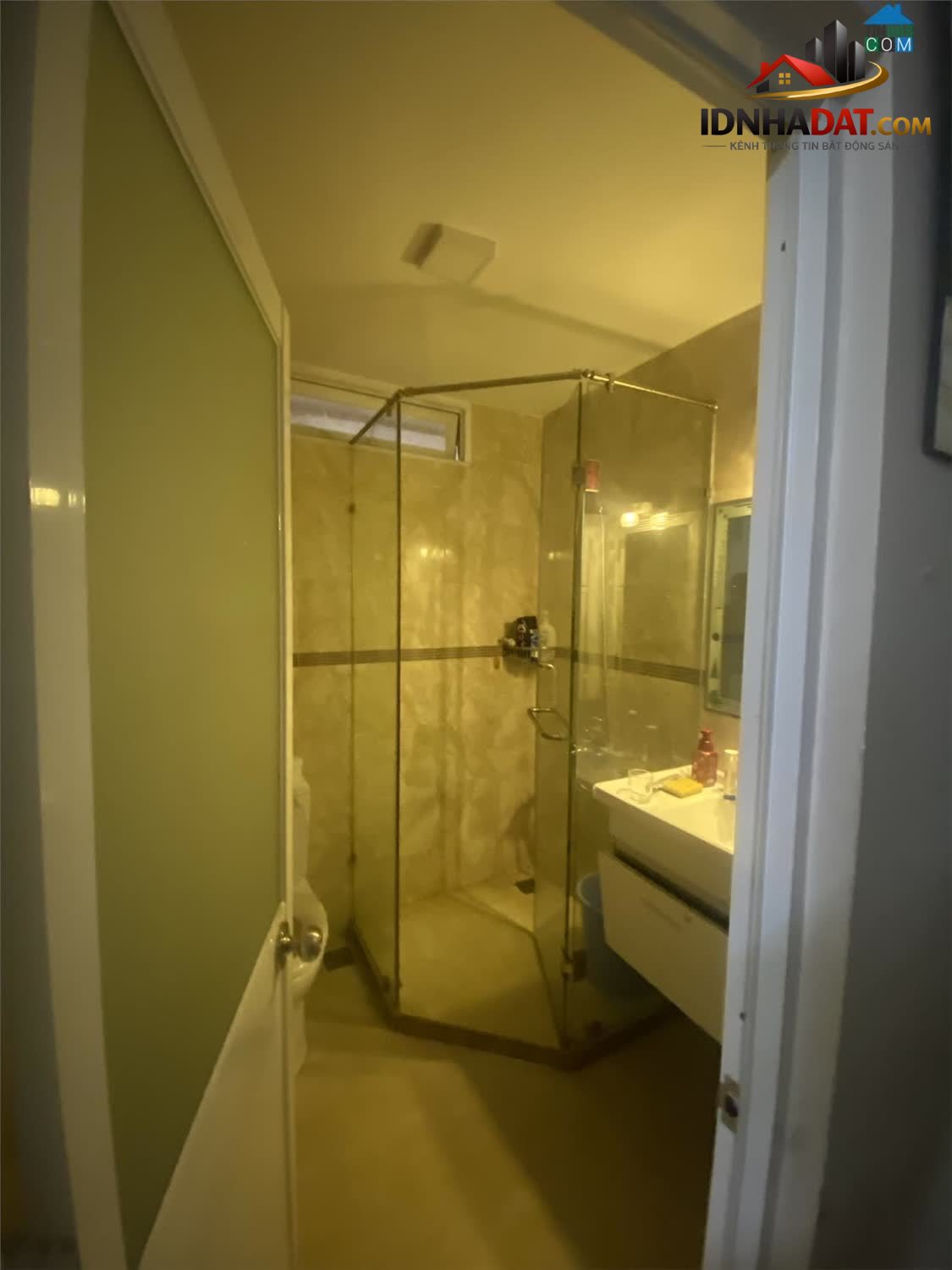 Ảnh **Bán nhà đường Cách Mạng Tháng 8, phường 5 Tân Bình (4*14) - 3 tầng 2