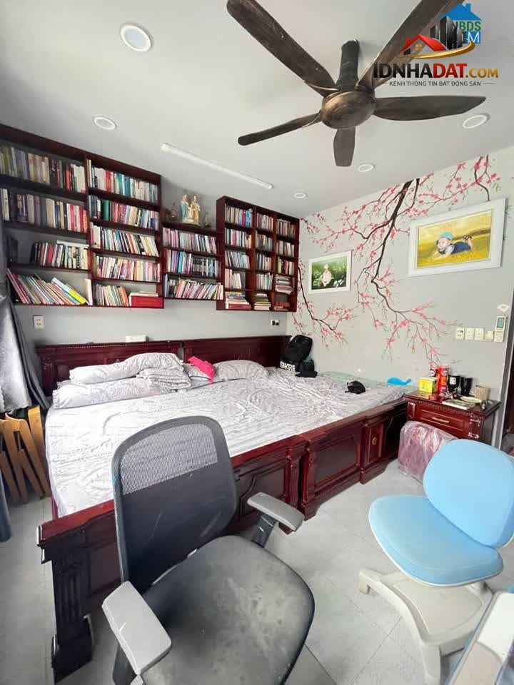 Ảnh Bán nhà hẻm xe hơi đường Lạc Long Quân (Đặc biệt nhà ngang 4,55m , tường riêng), Giá là 12 tỷ 2