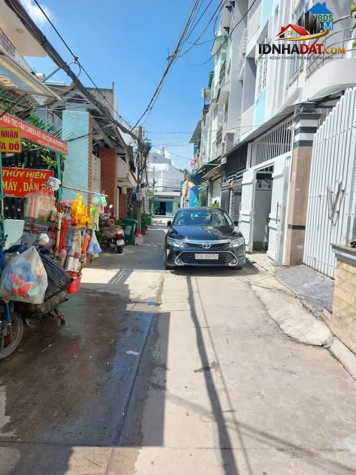 BÁN NHÀ 3.7 x 11 (41m) – XE HƠI – 4 TỶ – LẠC LONG QUÂN – 2 TẦNG