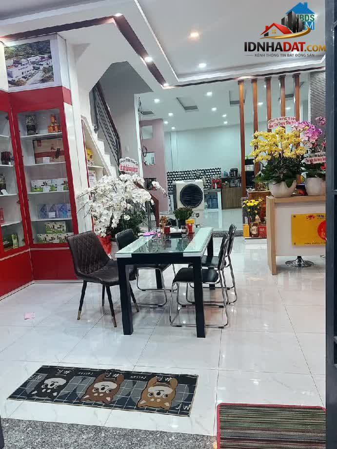 Ảnh Bán gấp căn nhà Phạm Văn Hai, Tân Bình, Xe hơi ngủ trong nhà. 80m², 3 tầng,
Nhỉnh 11 tỷ. 2