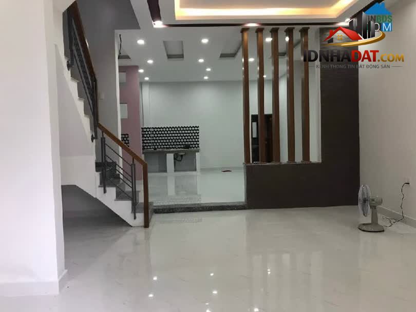 Ảnh Bán gấp căn nhà Phạm Văn Hai, Tân Bình, Xe hơi ngủ trong nhà. 80m², 3 tầng,
Nhỉnh 11 tỷ. 1