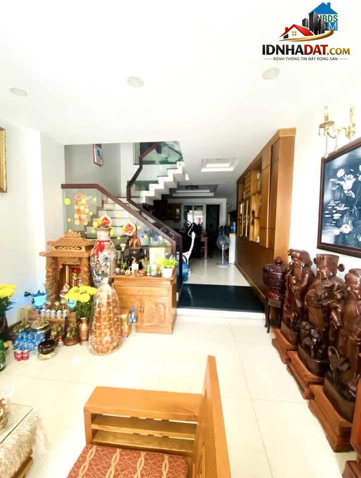 Bán Nhà 752/ Lạc Long Quân: Căn Hộ 4 Tầng Ô Tô Vào Nhà Chỉ 8.1 Tỷ!