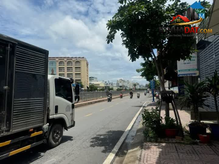 Nhà Phố Lô Góc Tân Kỳ Tân Quý Diện Tích 120m2, Kinh Doanh Tiềm Năng Gần AEON Tân Phú