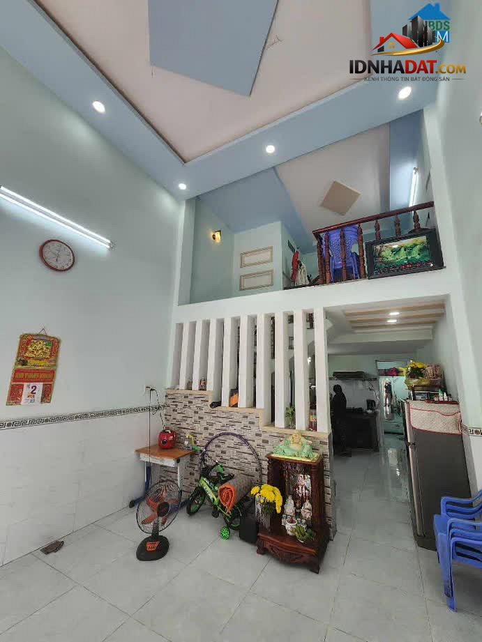 Bán nhà hẻm lớn đường Lê Đình Cẩn, Bình Tân, giá chỉ 3 tỷ