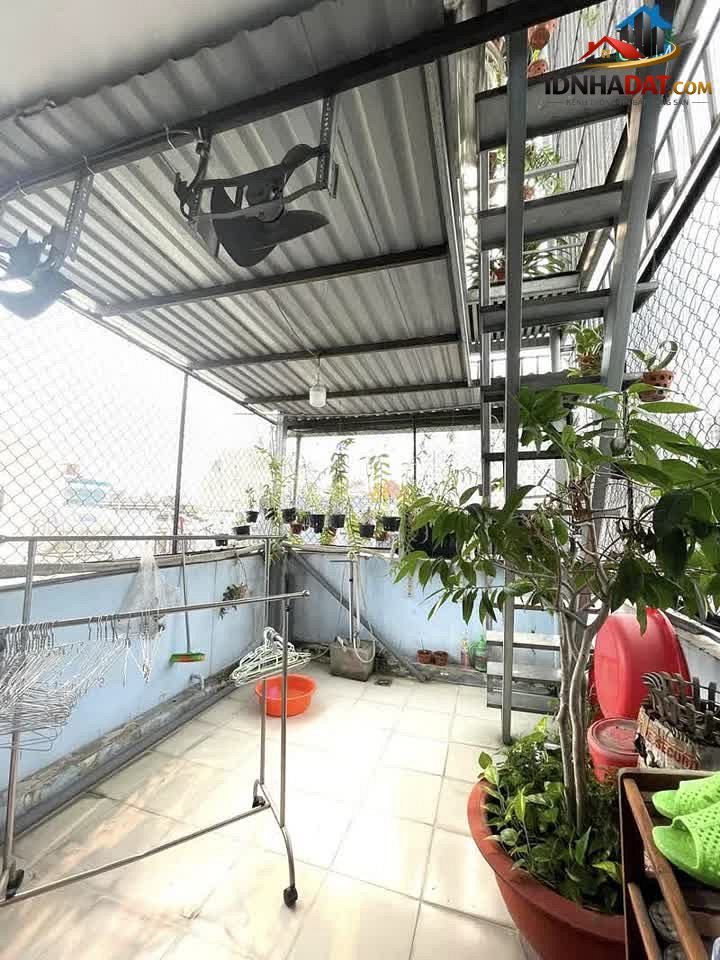 Ảnh Bán nhà Nguyễn Hồng Đào, P14, Tân Bình.DT 60m2 x 5 tầng (3 x 20)
Gía 6,5 Tỷ TL 4