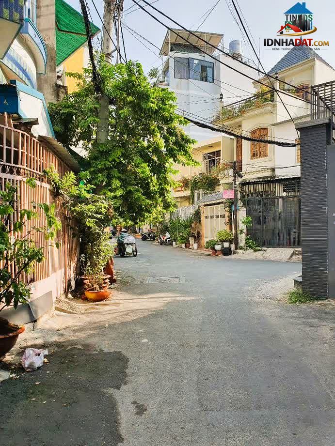 Nhà 3 tầng Lạc Long Quân chỉ 2 tỷ 3, gần chợ, giáp Quận 10