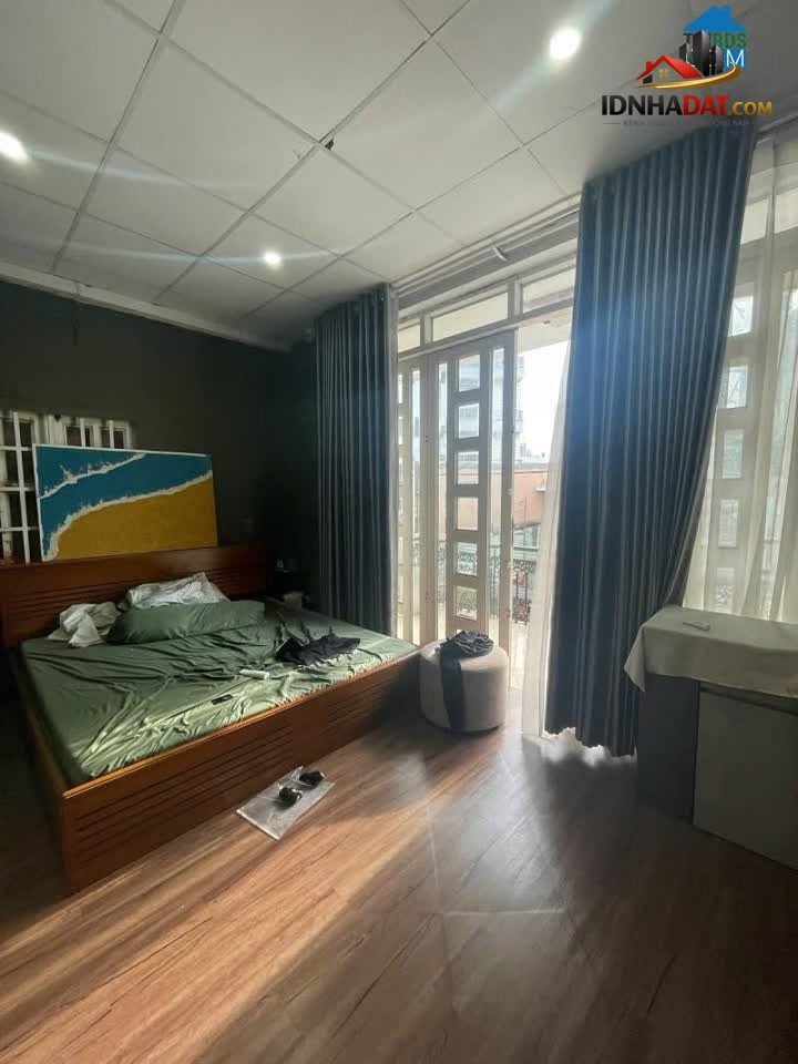Bán nhà mặt phố Tân Bình, diện tích 130m2, giá 19.5 tỷ, gần sân bay và khu kinh doanh sầm uất.