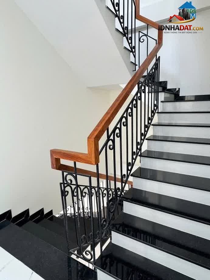 Ảnh Bán nhà quận 11, đường Hòa Bình, 65m2, hẻm 8m thông, 5 tầng, 9.9 tỷ 3