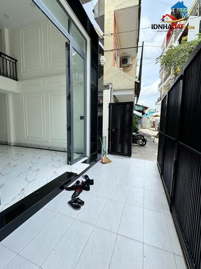 Bán nhà riêng tuyệt đẹp 5 tầng, 65m2 chỉ với 9.9 tỷ tại Quận 11, Hồ Chí Minh.