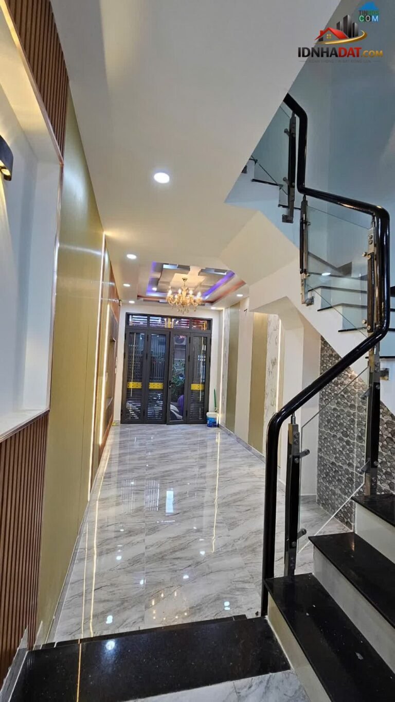 Sở hữu ngay nhà mặt phố cực đẹp tại Quận 4, Hồ Chí Minh với diện tích 38m², giá chỉ 5.39 tỷ đồng.