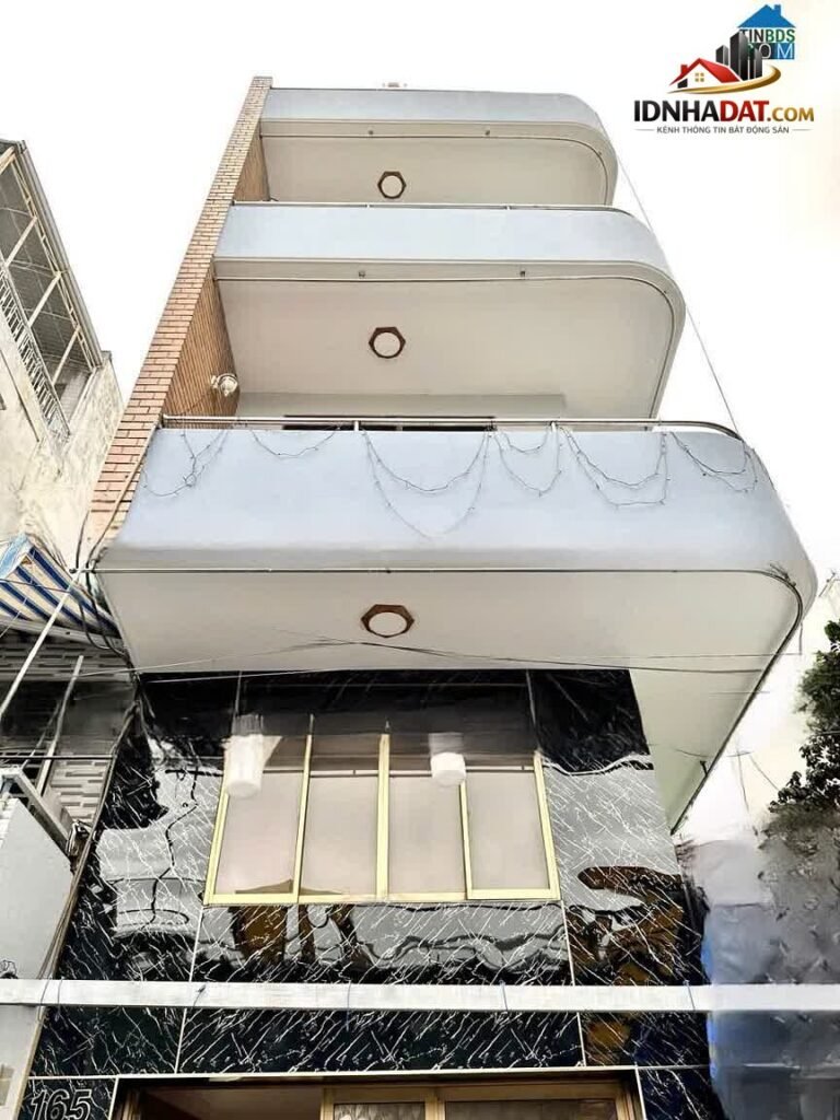 Nhà mặt phố tuyệt đẹp tại Quận 10, Hồ Chí Minh, diện tích 35m², giá chỉ 10 tỷ!