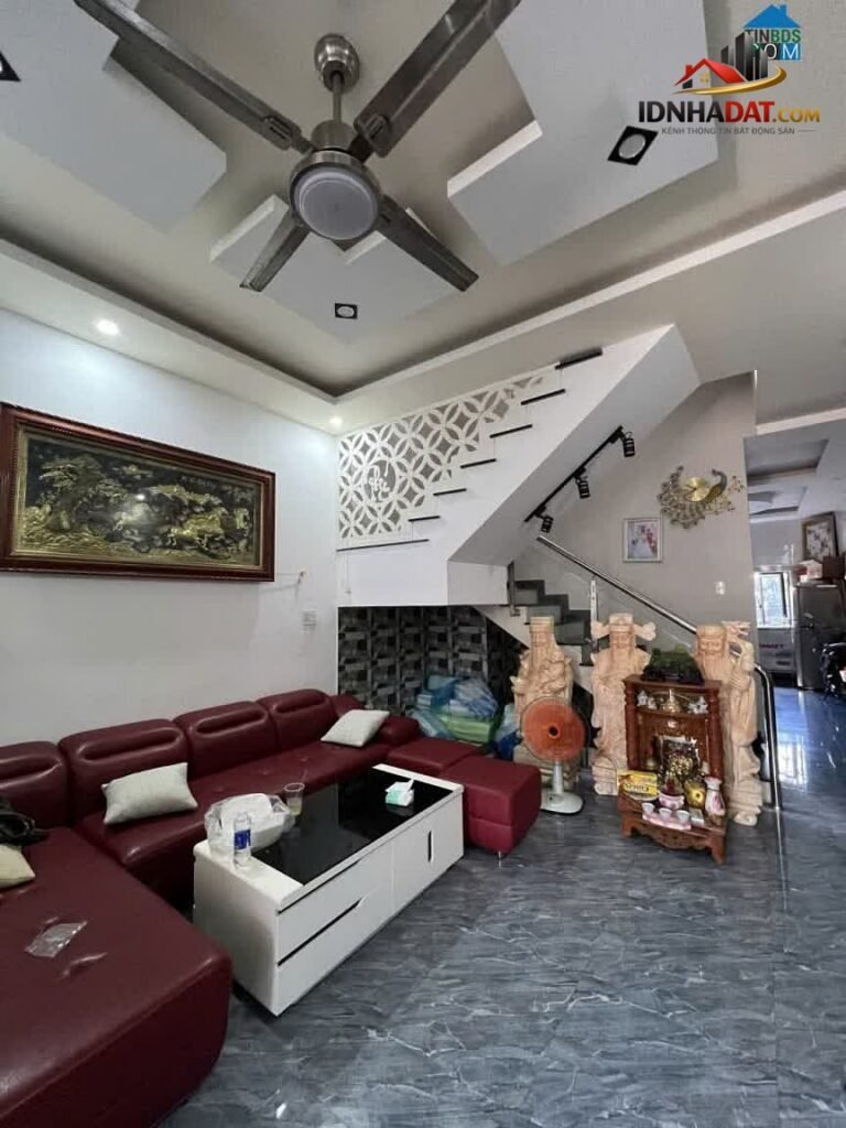 Sở hữu ngay nhà mặt phố cực đẹp 3 tầng tại Sơn Trà, Đà Nẵng, diện tích 95m2, giá chỉ 7.95 tỷ.