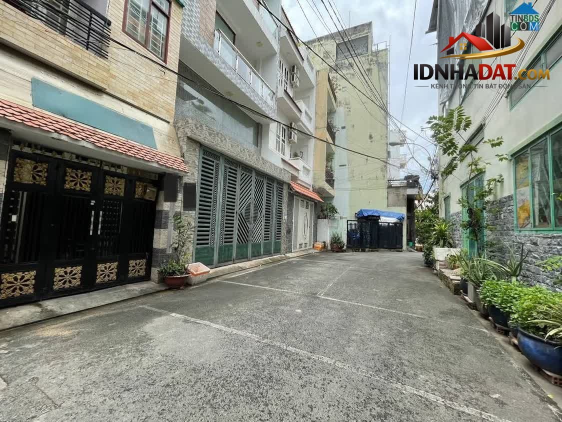 Bán nhà 3 tầng, đường Nguyễn Xuân Khoát, Quận Tân Phú, hẻm xe hơi 8m