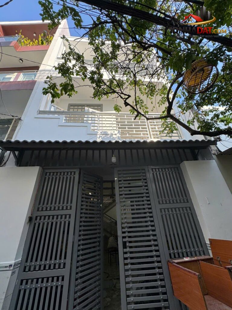 Bán nhà 1 trệt 2 lầu trống suốt mới 100% tại hẻm 94 Phú Thọ Hòa, Tân Phú