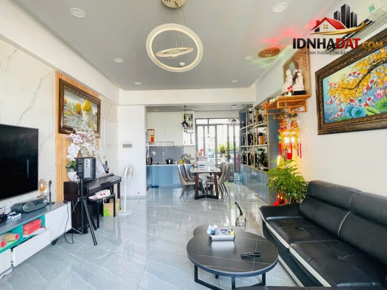 Bán căn hộ 3PN 98m2 tại Lý Thường Kiệt Q11, Tầng 8 Full nội thất