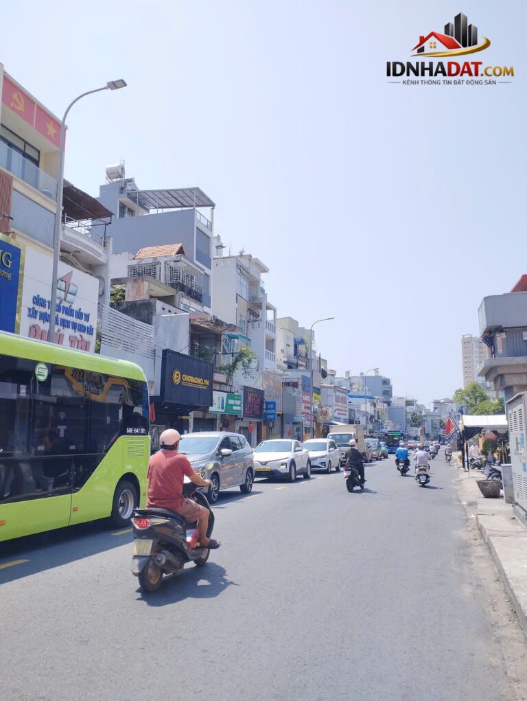 Bán nhà mặt phố Lạc Long Quân – HXH 4 tầng – 4x12m – giáp Quận 10, Quận 11