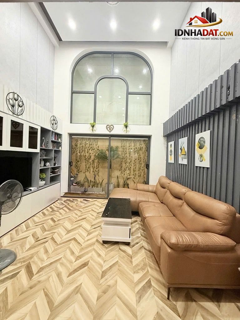 Bán nhà hxh Trần Thái Tông ngang gần 4m 4 tầng sát mặt tiền đường Trường Chinh nhỉnh 3 tỷ