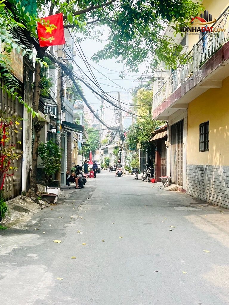 Bán nhà hxh Tân Kỳ Tân Quý Tân Phú, 80m2, 4 tầng, 8 phòng ngủ, gần Aeon Mall