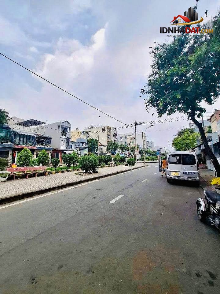 Mặt tiền đường 30m có lề đối diện công viên sẵn dòng tiền 73m chỉ 8.2 tỷ