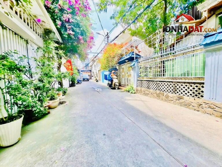 <b>Nhà Hẻm Xe Hơi 6m Tân Sơn Nhì, Tân Phú: 5 Tầng, 5PN, Giá Tốt!</b>