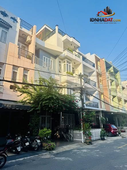 Bán nhà Trịnh Đình Trọng, khu cao cấp, 3 tầng, 4x20m, xe hơi đậu đỗ ngày đêm nhỉnh 10