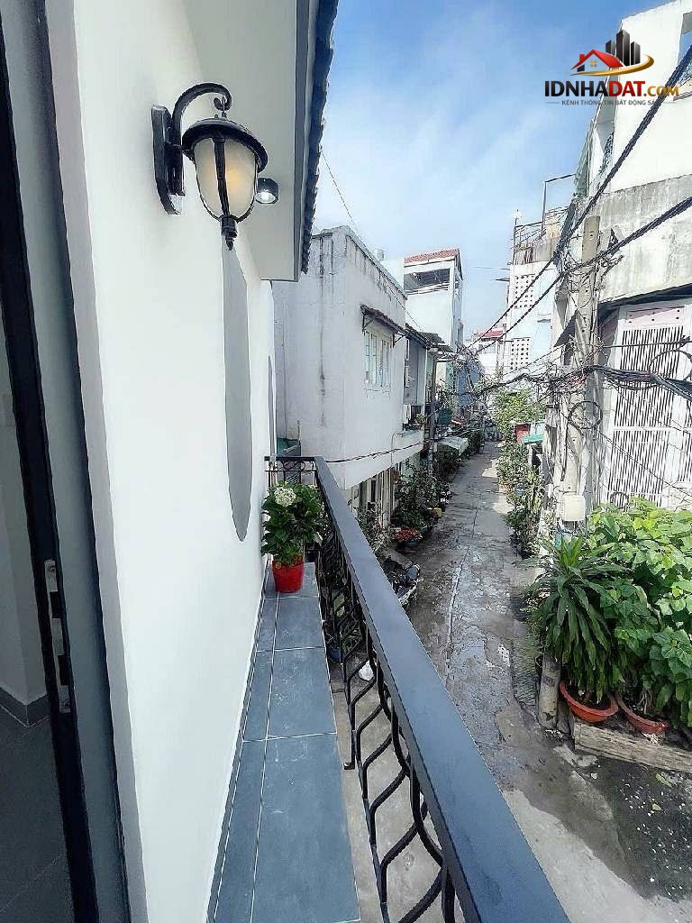 Tài chính hơn 2 tỷ, chọn gì ở Tân Bình – Nhà 3 tầng Âu Cơ 1 trệt 2 lầu sân thượng tiện ích