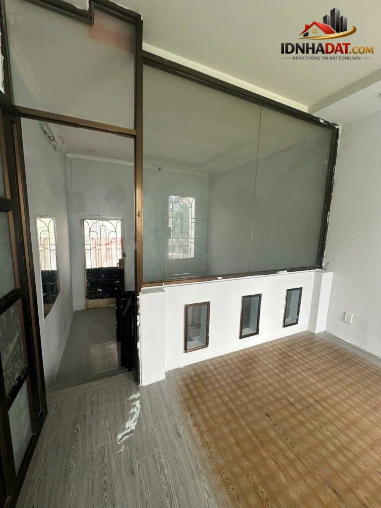 Bán nhà mặt tiền Âu Cơ – gần ngã tư Lạc Long Quân, 5,9x18m, 2 tầng – cho thuê tốt, 9 tỷ