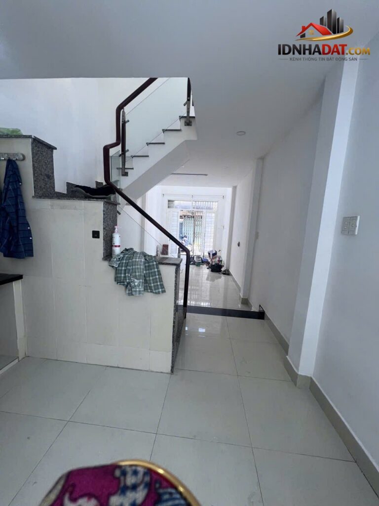 Bán gấp nhà Tây Thạnh Tân Phú gần ngay trường đại học Công Thương 40m2-2 tầng nhỉnh 3 tỷ