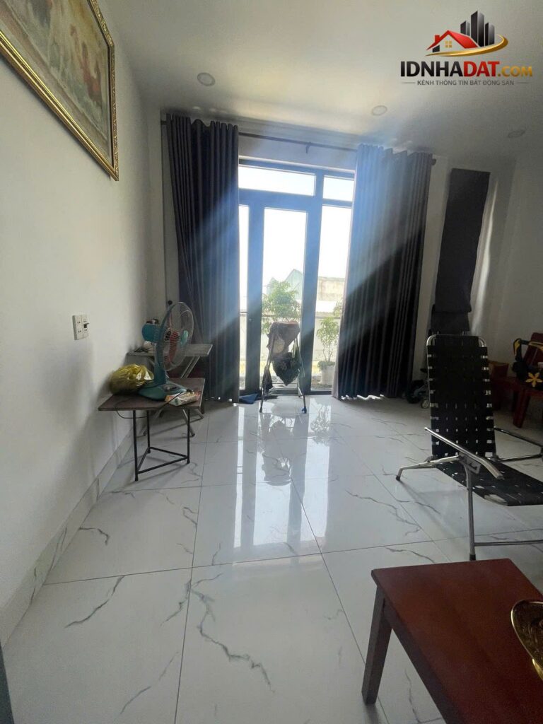 Bán nhà 3 tầng tân tạo, Bình Tân, 5.8 tỷ – sổ hồng, 4pn, 4wc, hẻm xe hơi, 52m2, nhà đẹp ở ngay