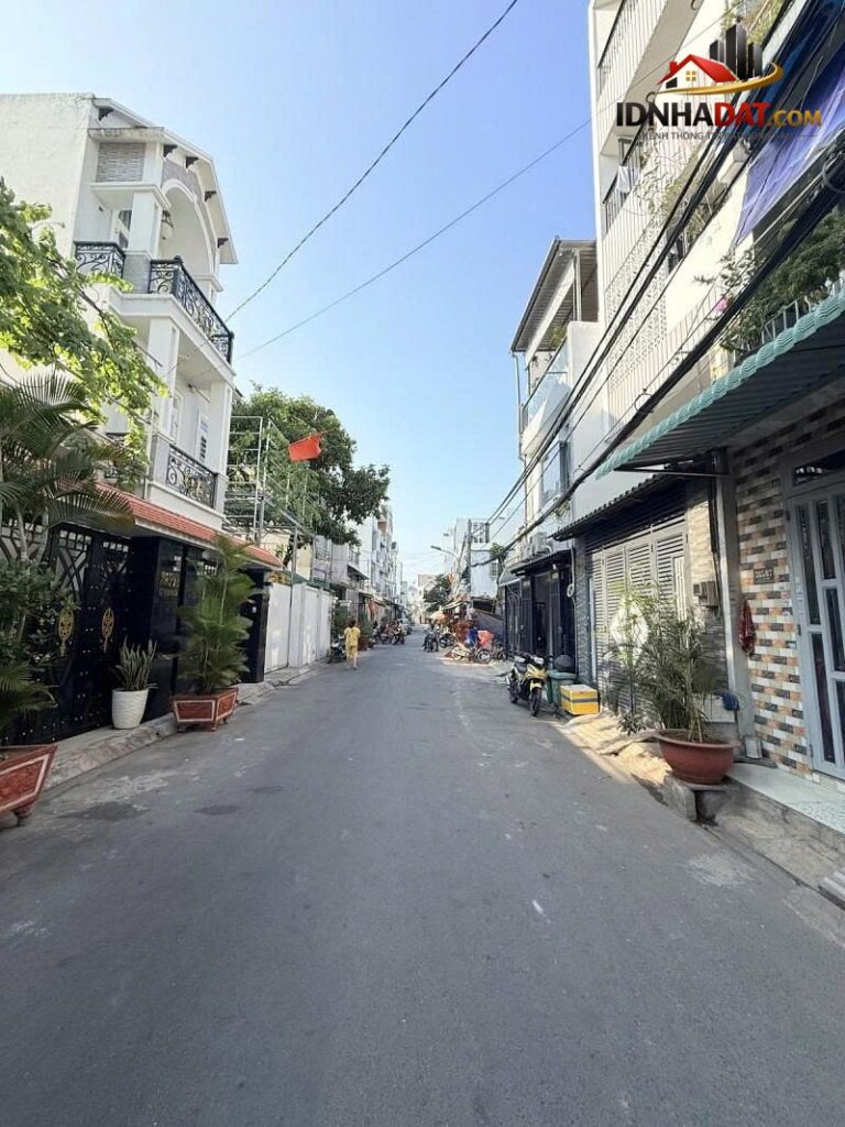 Bán nhà hẻm 8m Lê Văn Quới – gần ngã tư Hòa Bình, 8×10,5m 2 tầng cũ, tiện xây, 8,5 tỷ