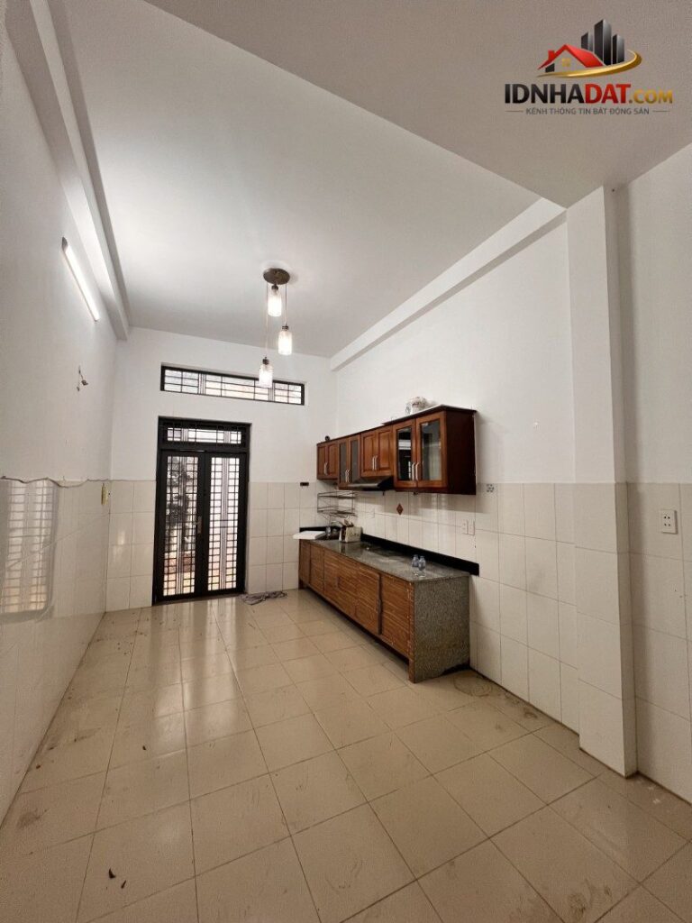 Bán nhà hxh Nguyễn Giản Thanh Q.10 – 3,3m x 17m chỉ 13,9 tỷ