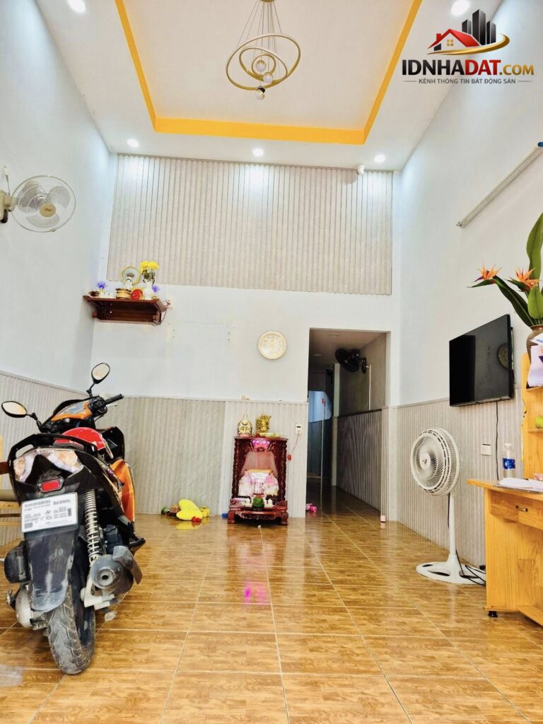 Bán nhà gần Aeon Tân Phú, xe hơi ngủ nhà, 70m², 2 tầng, giá nhỉnh 5 tỷ