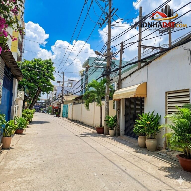 Bán nhà hẻm xe hơi Lũy Bán Bích Tân Phú, 77m² gần Coopmart Hoà Bình chỉ 8.1 tỷ