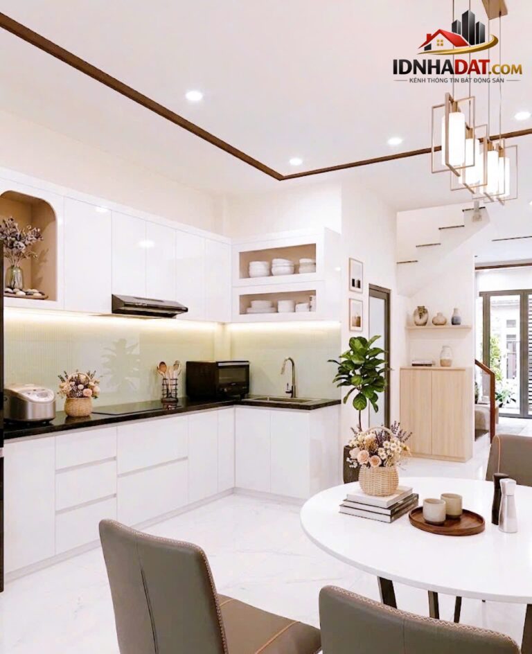 Bán nhà hẻm xe hơi quận 10, Cách Mạng Tháng Tám, 50 m2, 3 tầng, 12.9 tỷ