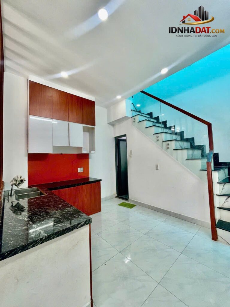 Bán nhà Bình Tân khu phân lô hẻm xe hơi 2 tầng gần chợ