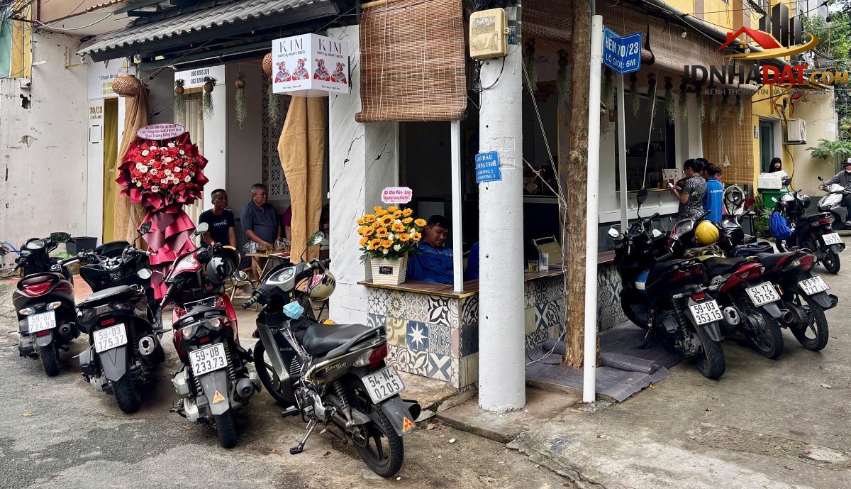 Sang quán cafe xinh góc 2 mặt tiền núp hẻm ngay ngã tư Đường Đô Đốc Long – Phường cũ Tân Quý Quận Tân Phú – Phường mới Tân Quý – Thành phố Hồ Chí Minh diện tích 36m2 giá 100 triệu