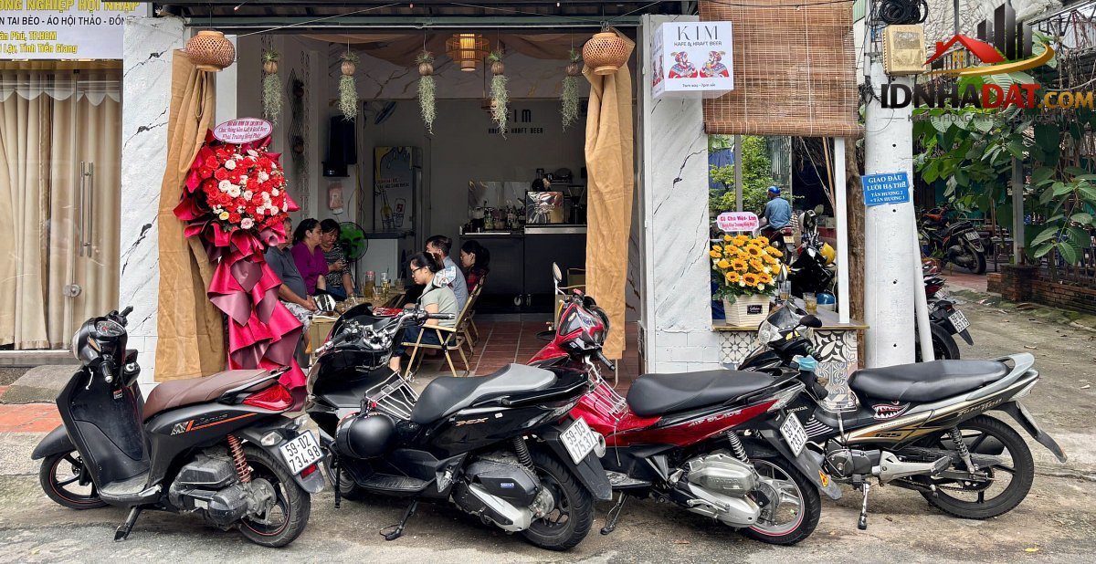 Sang quán cafe xinh góc 2 mặt tiền núp hẻm ngay ngã tư Đường Đô Đốc Long – Phường cũ Tân Quý Quận Tân Phú – Phường mới Tân Quý – Thành phố Hồ Chí Minh diện tích 36m2 giá 100 triệu