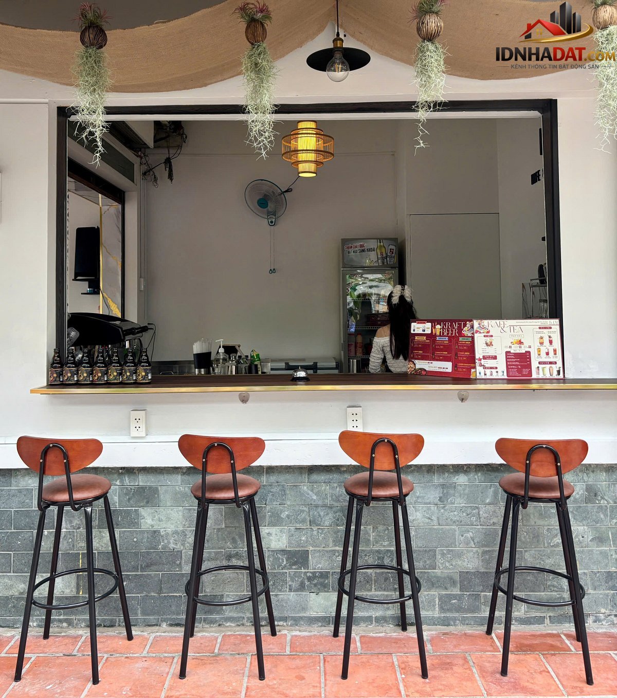 Sang quán cafe xinh góc 2 mặt tiền núp hẻm ngay ngã tư Đường Đô Đốc Long – Phường cũ Tân Quý Quận Tân Phú – Phường mới Tân Quý – Thành phố Hồ Chí Minh diện tích 36m2 giá 100 triệu