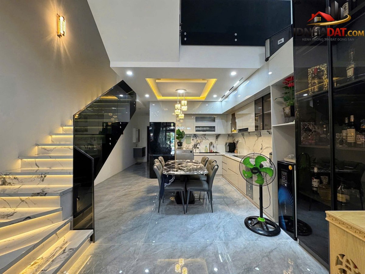 Cần bán gấp nhà 3 tầng gần cầu Hoà Xuân, Đà Nẵng – Giá 8,9 tỷ – Diện tích 100m2 – Bán nhà Phường Hòa Xuân Quận Cẩm Lệ Thành Phố Đà Nẵng